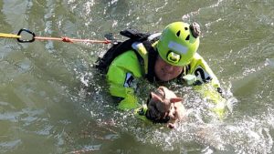 Dramatic rescue of a tiny Chihuahua in Houston, Texas. Source: Houston Botanic Garden/Facebook